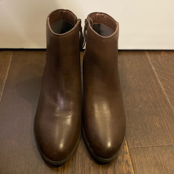 Naturalizer Leather Waterproof Bootie in Dark Brown Size 8.5 - Picture 1 of 9